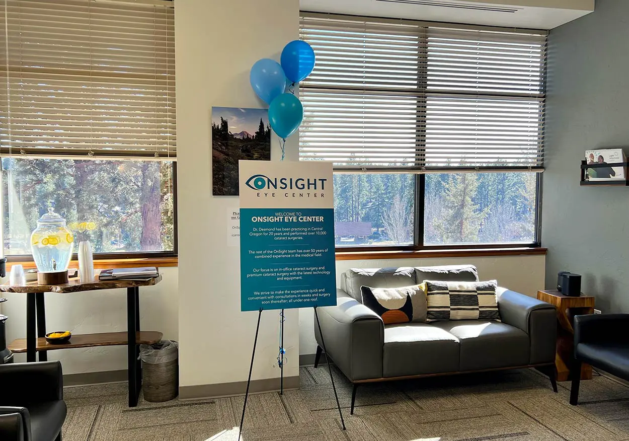 OnSight Eye Center waiting area for cataract surgery, specialty lens upgrades, medical/surgical glaucoma care, and comprehensive ophthalmology in Bend OR